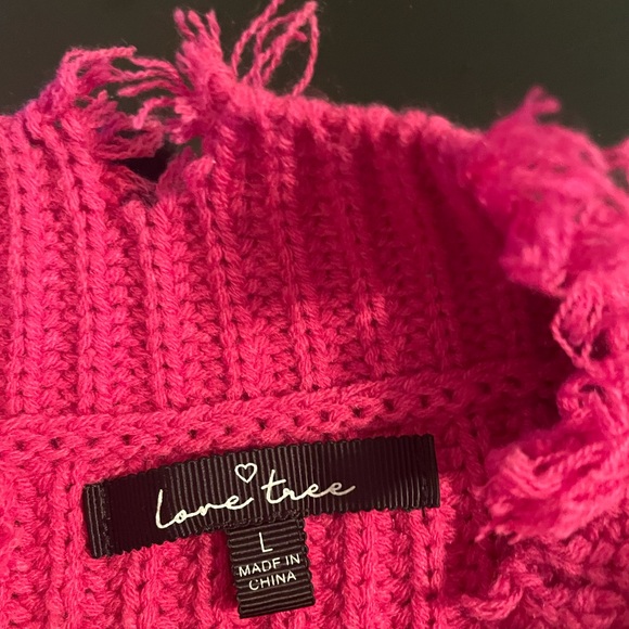 COPY - DOLLS KILL distressed edges cropped sweater - Picture 7 of 7